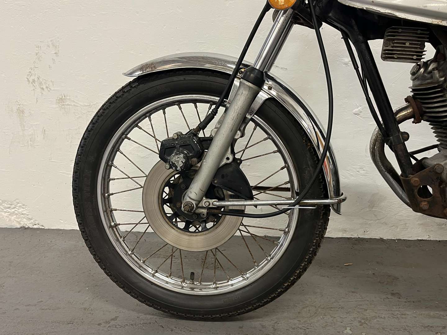 <p>1981 HONDA CB100N</p>