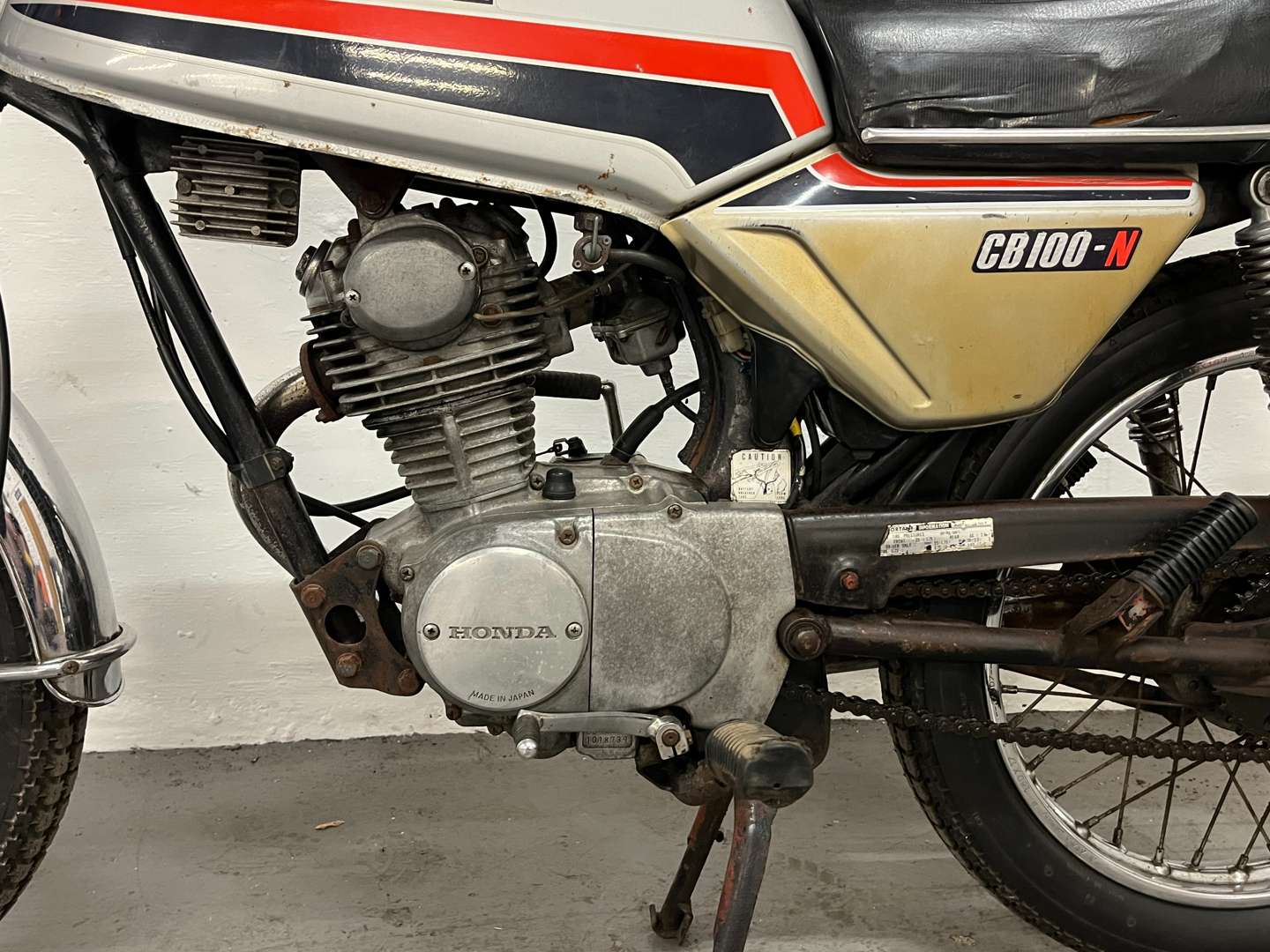 <p>1981 HONDA CB100N</p>