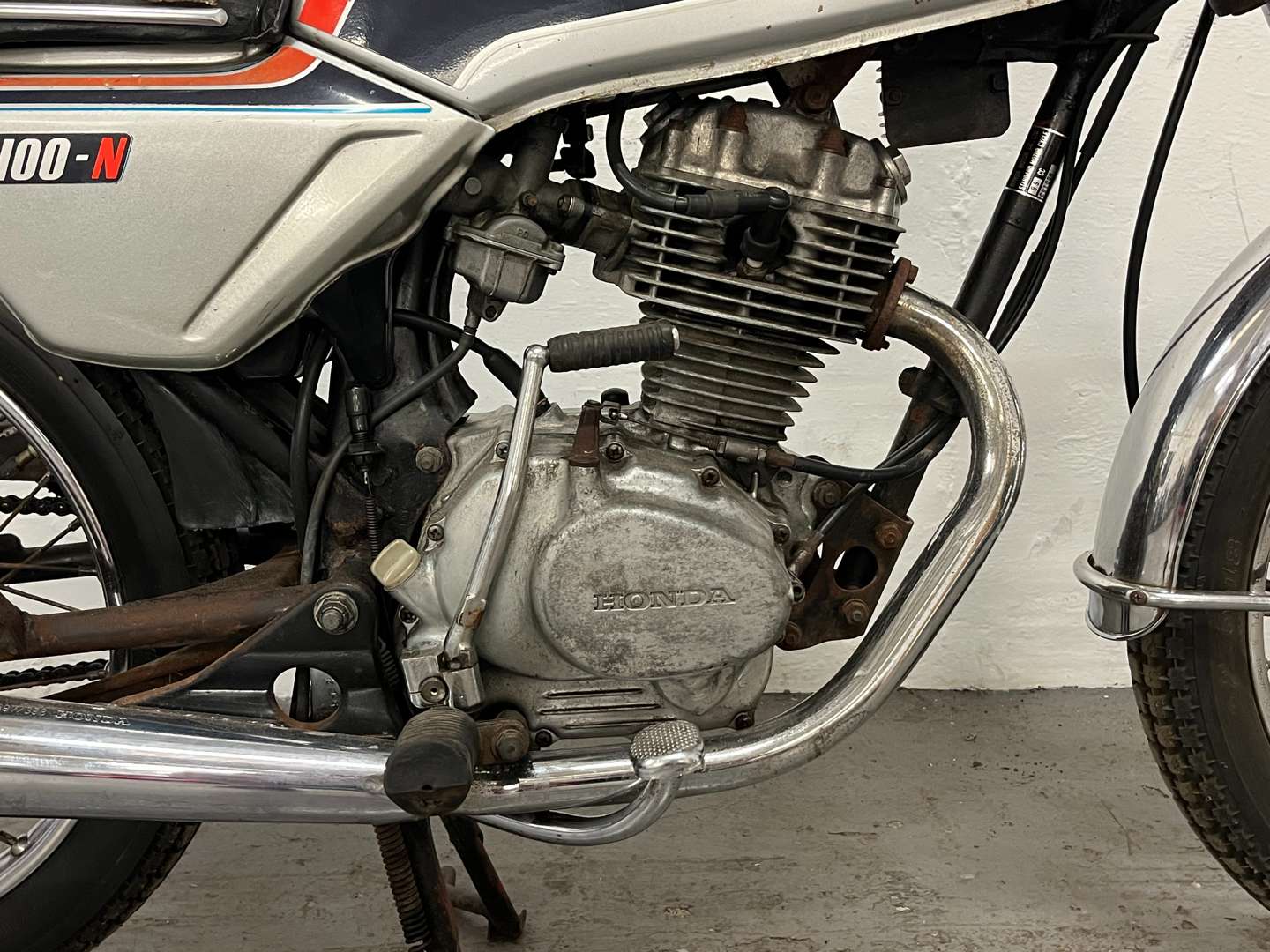 <p>1981 HONDA CB100N</p>