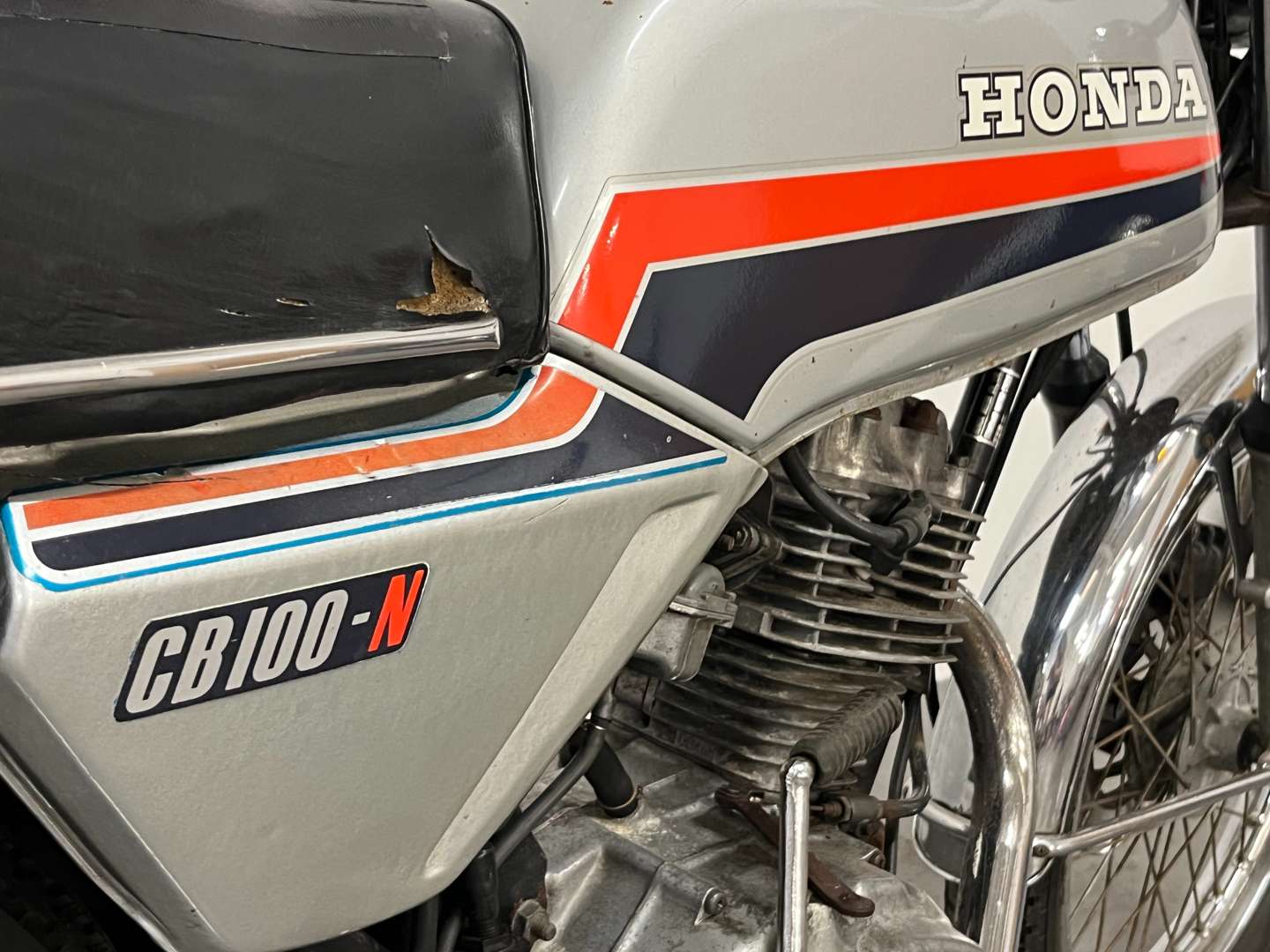 <p>1981 HONDA CB100N</p>