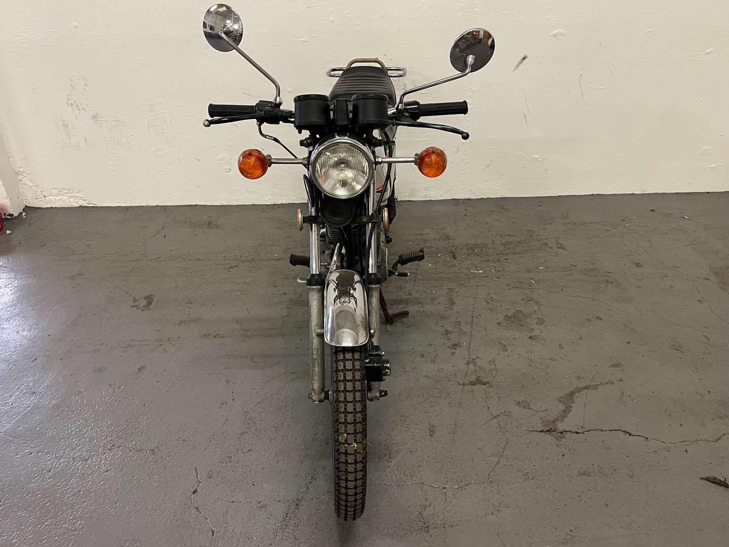 <p>1981 HONDA CB100N</p>