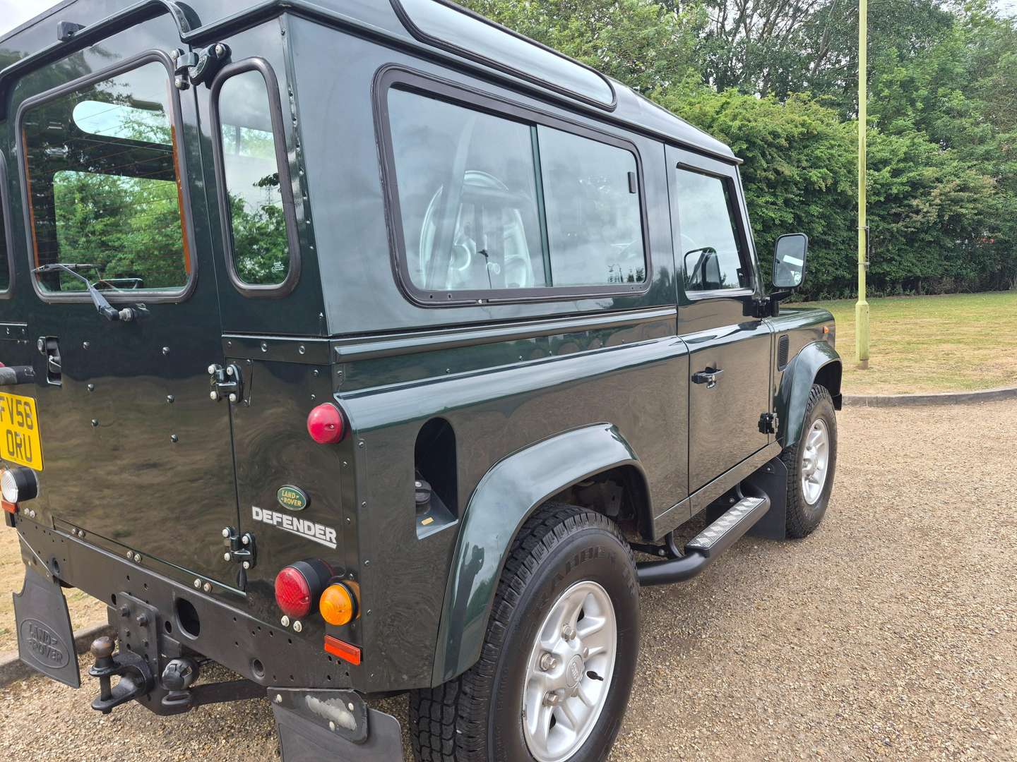 <p>2009 LAND ROVER DEFENDER 90 COUNTY HY SWB</p>