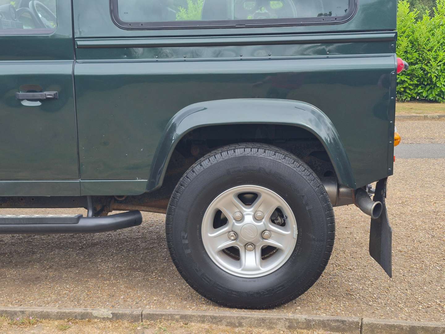 <p>2009 LAND ROVER DEFENDER 90 COUNTY HY SWB</p>