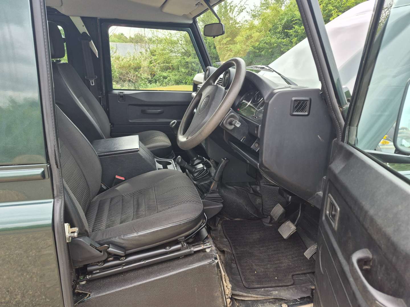 <p>2009 LAND ROVER DEFENDER 90 COUNTY HY SWB</p>