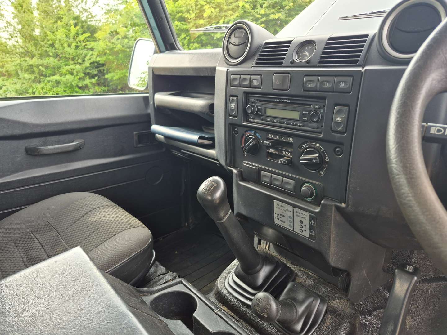 <p>2009 LAND ROVER DEFENDER 90 COUNTY HY SWB</p>