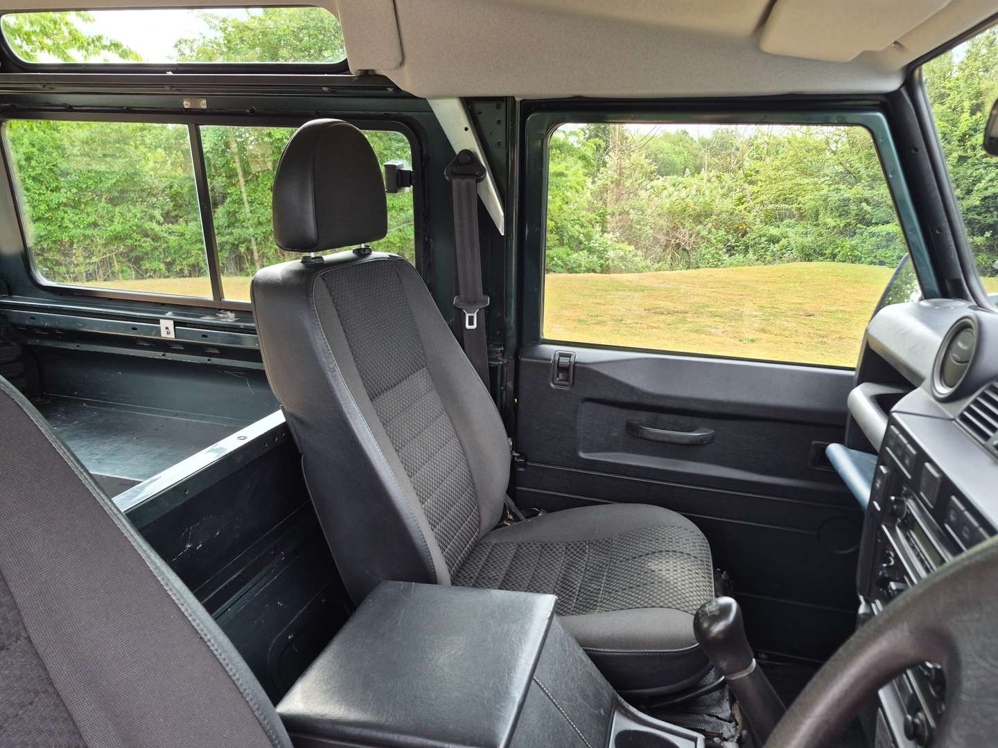 <p>2009 LAND ROVER DEFENDER 90 COUNTY HY SWB</p>
