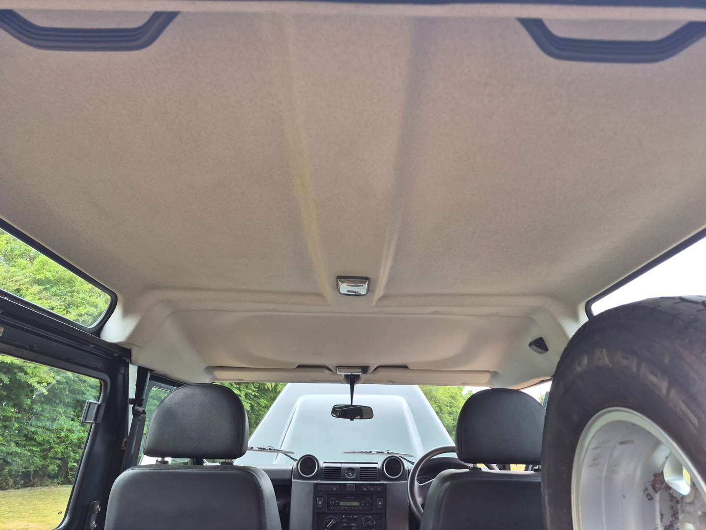 <p>2009 LAND ROVER DEFENDER 90 COUNTY HY SWB</p>