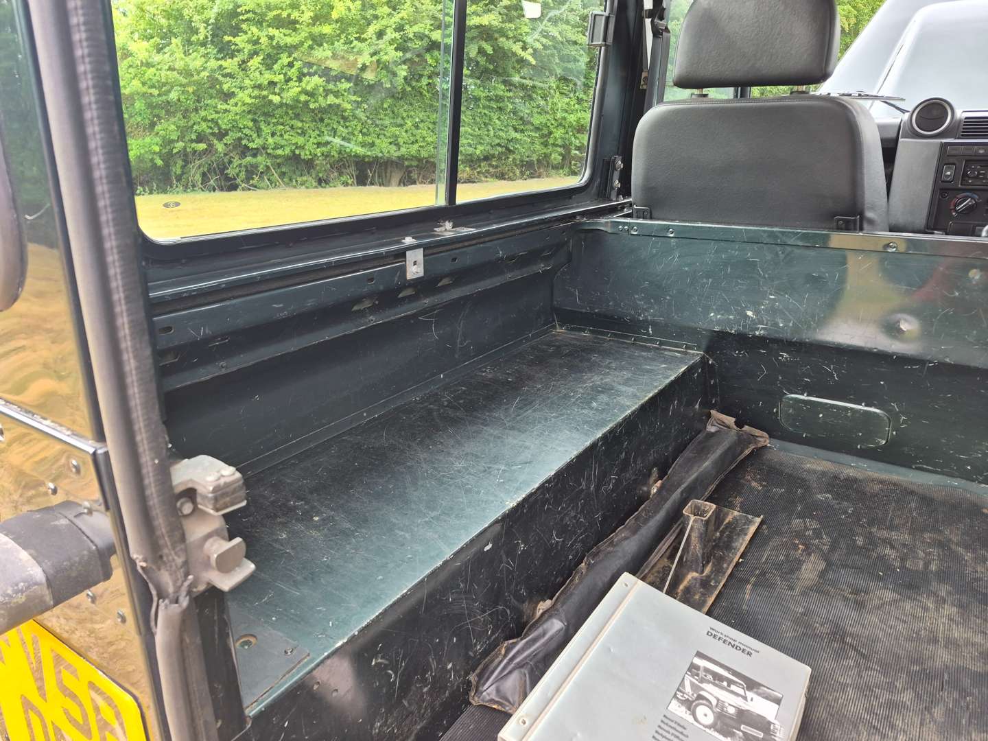 <p>2009 LAND ROVER DEFENDER 90 COUNTY HY SWB</p>