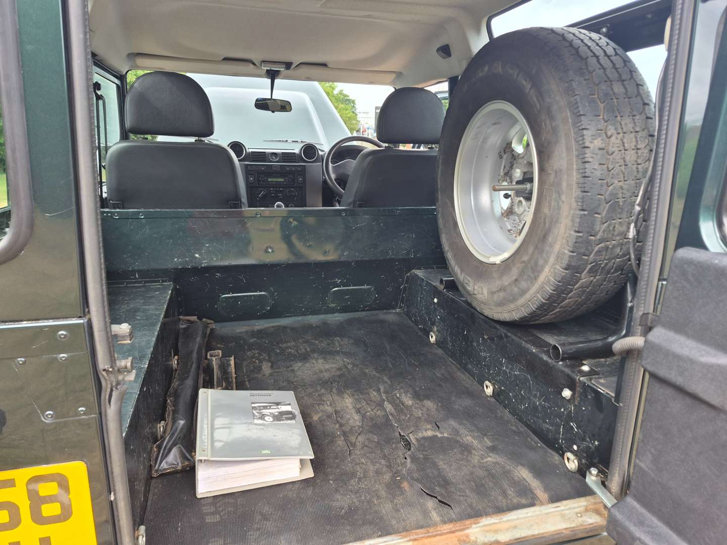 <p>2009 LAND ROVER DEFENDER 90 COUNTY HY SWB</p>