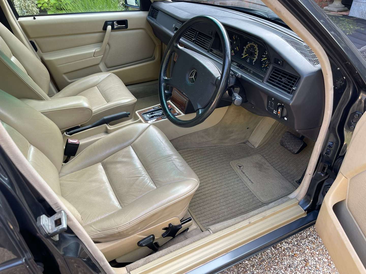 <p>1990 MERCEDES 190E 2.6 AUTO</p>