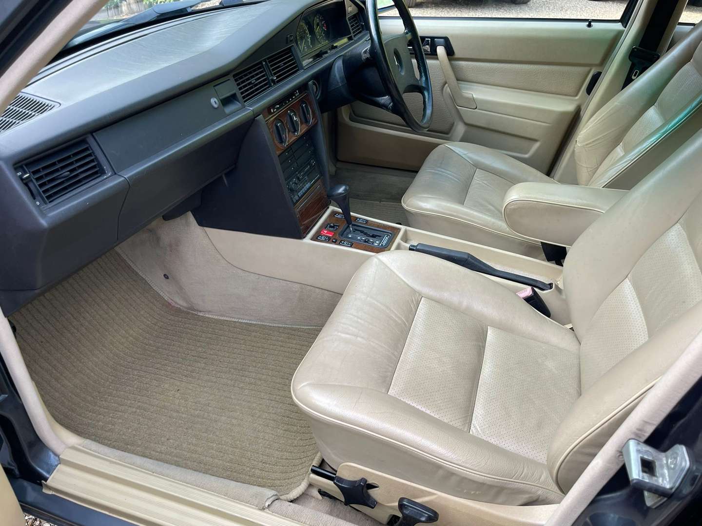 <p>1990 MERCEDES 190E 2.6 AUTO</p>