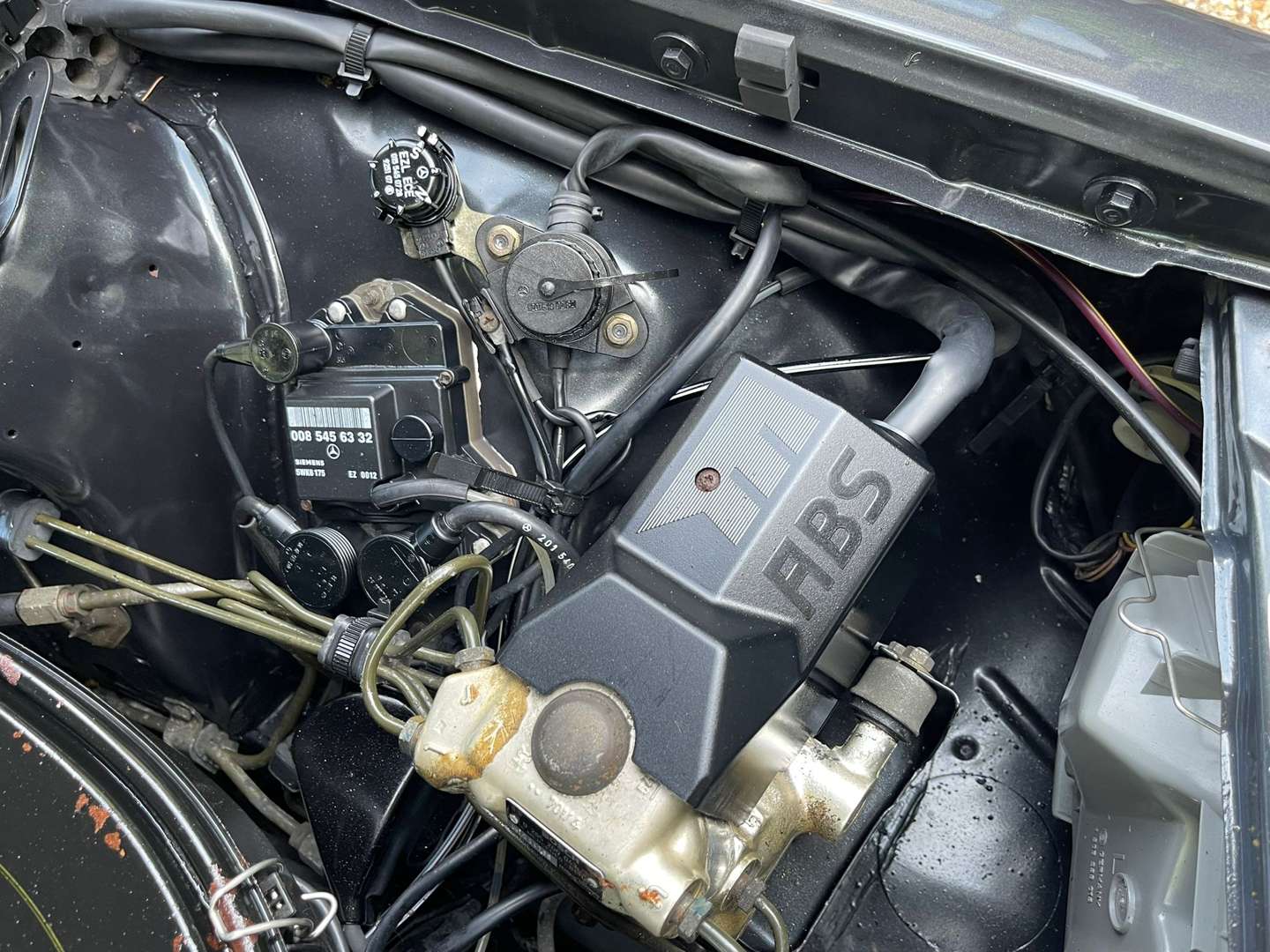 <p>1990 MERCEDES 190E 2.6 AUTO</p>