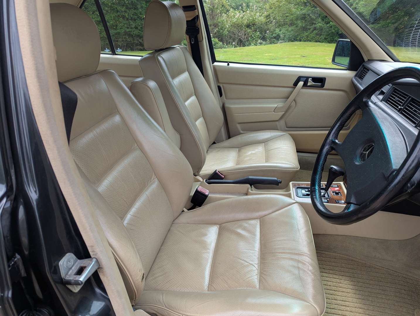 <p>1990 MERCEDES 190E 2.6 AUTO</p>