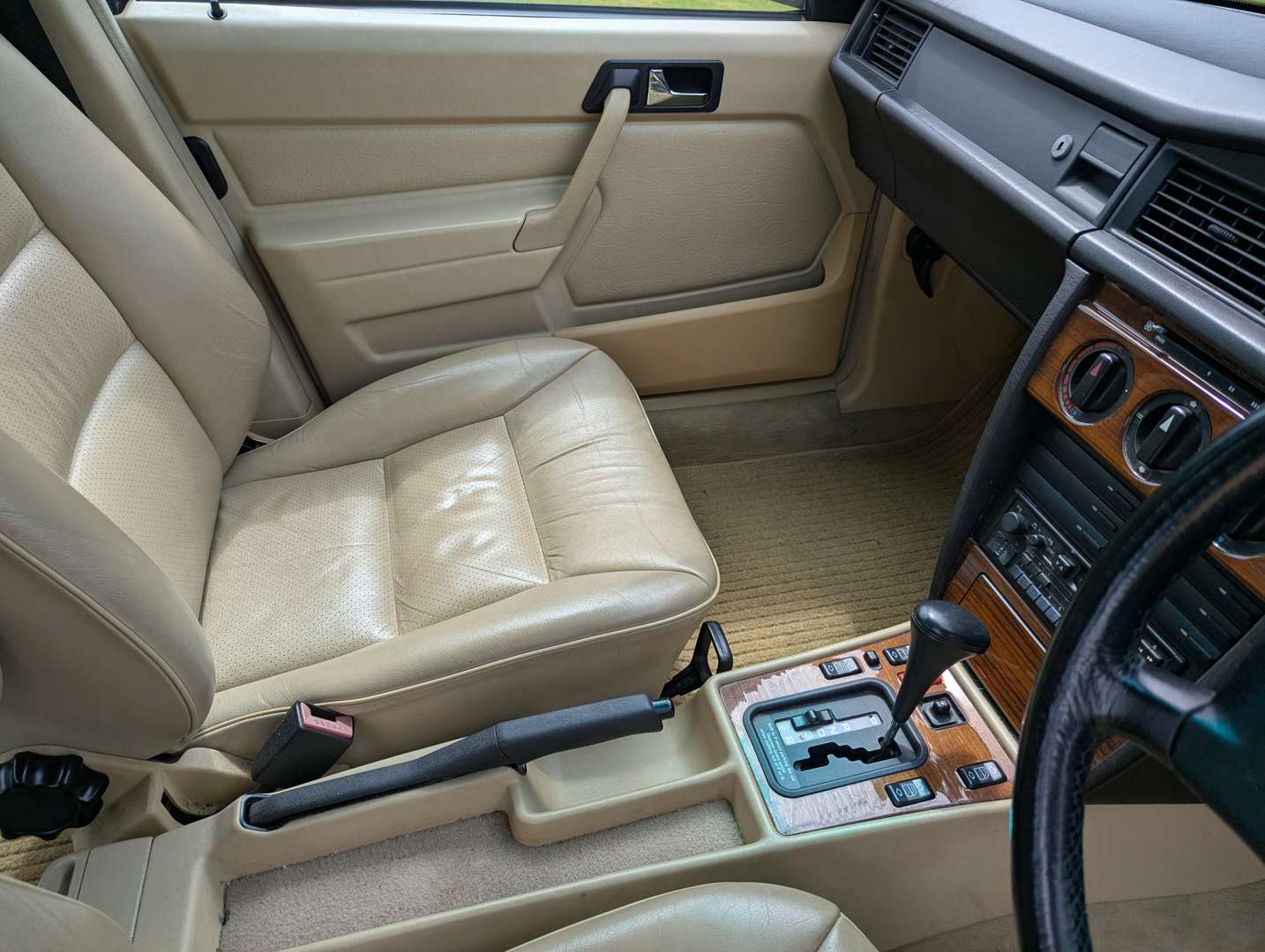 <p>1990 MERCEDES 190E 2.6 AUTO</p>