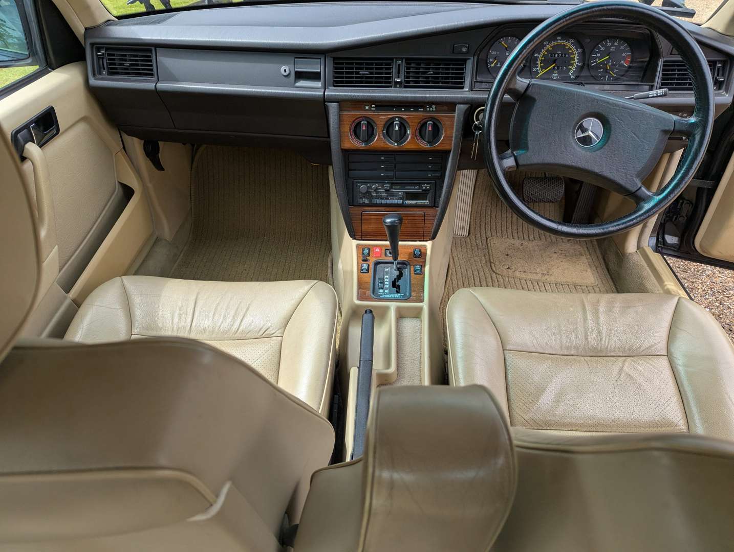 <p>1990 MERCEDES 190E 2.6 AUTO</p>