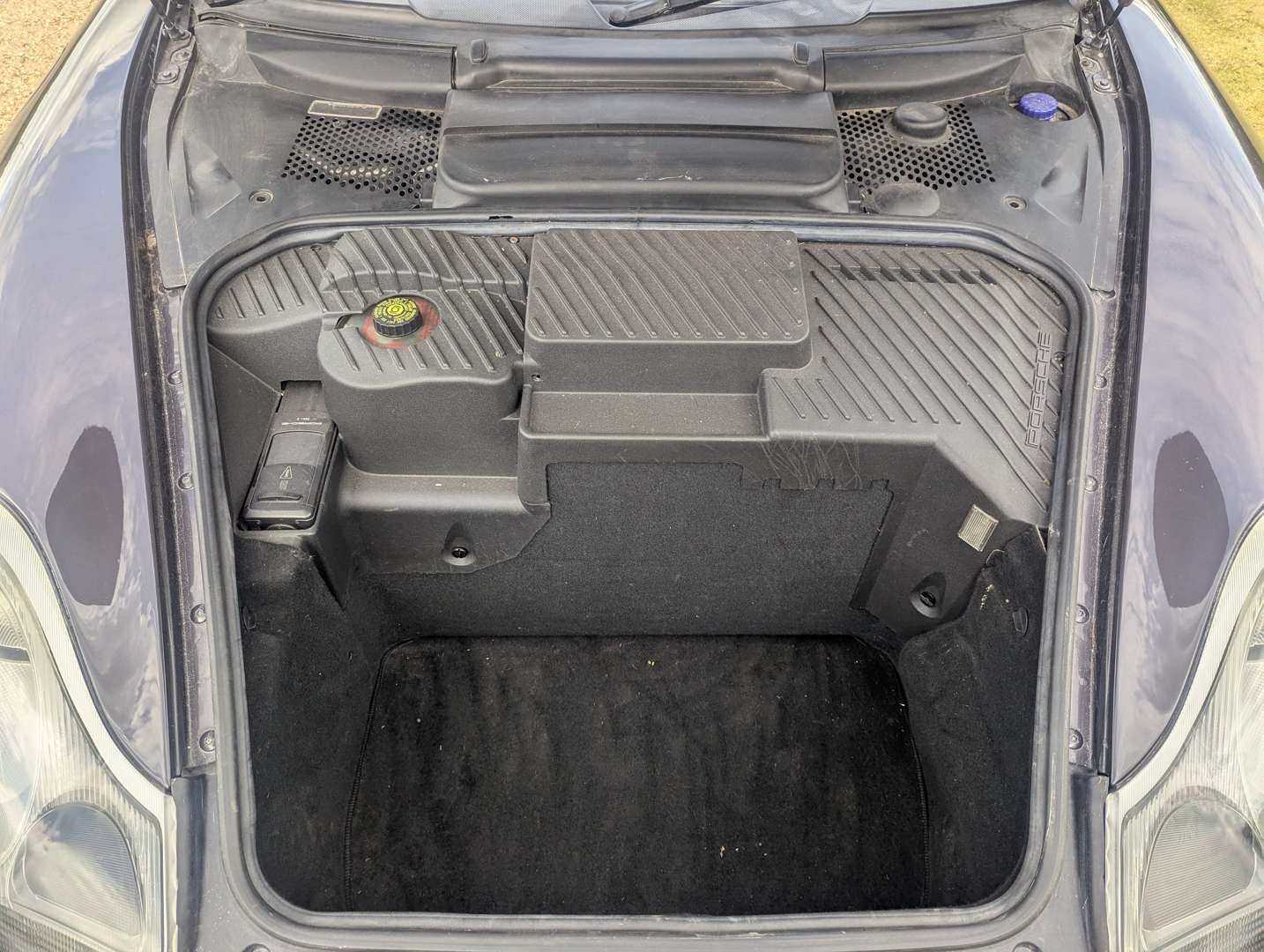 <p>2001 PORSCHE 911 996 CARRERA 4</p>