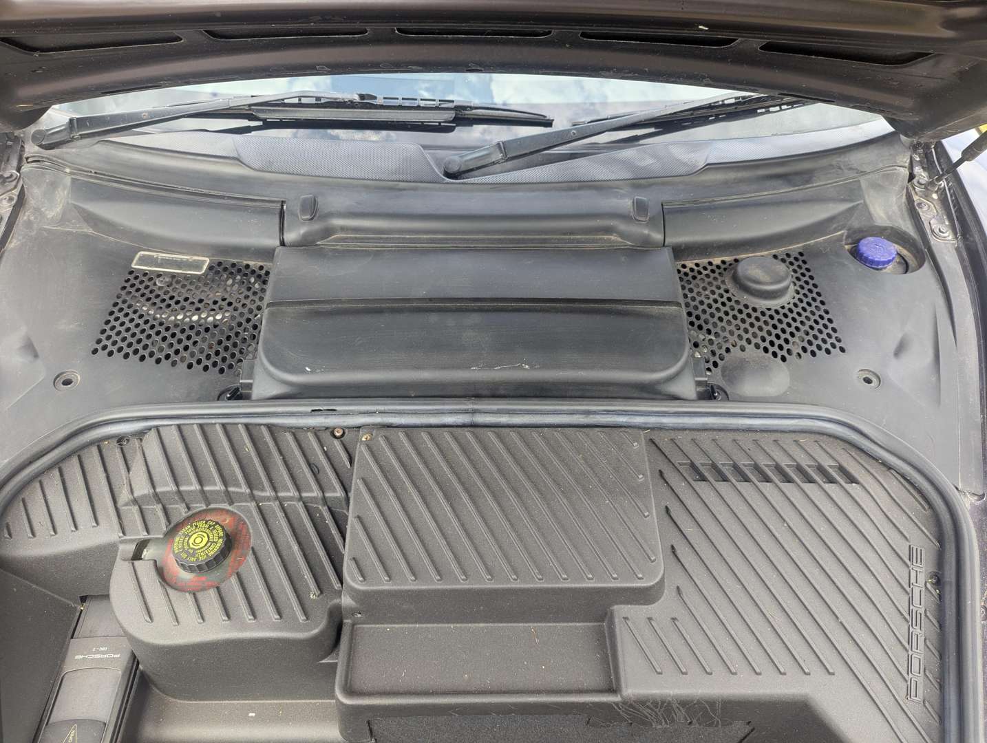 <p>2001 PORSCHE 911 996 CARRERA 4</p>