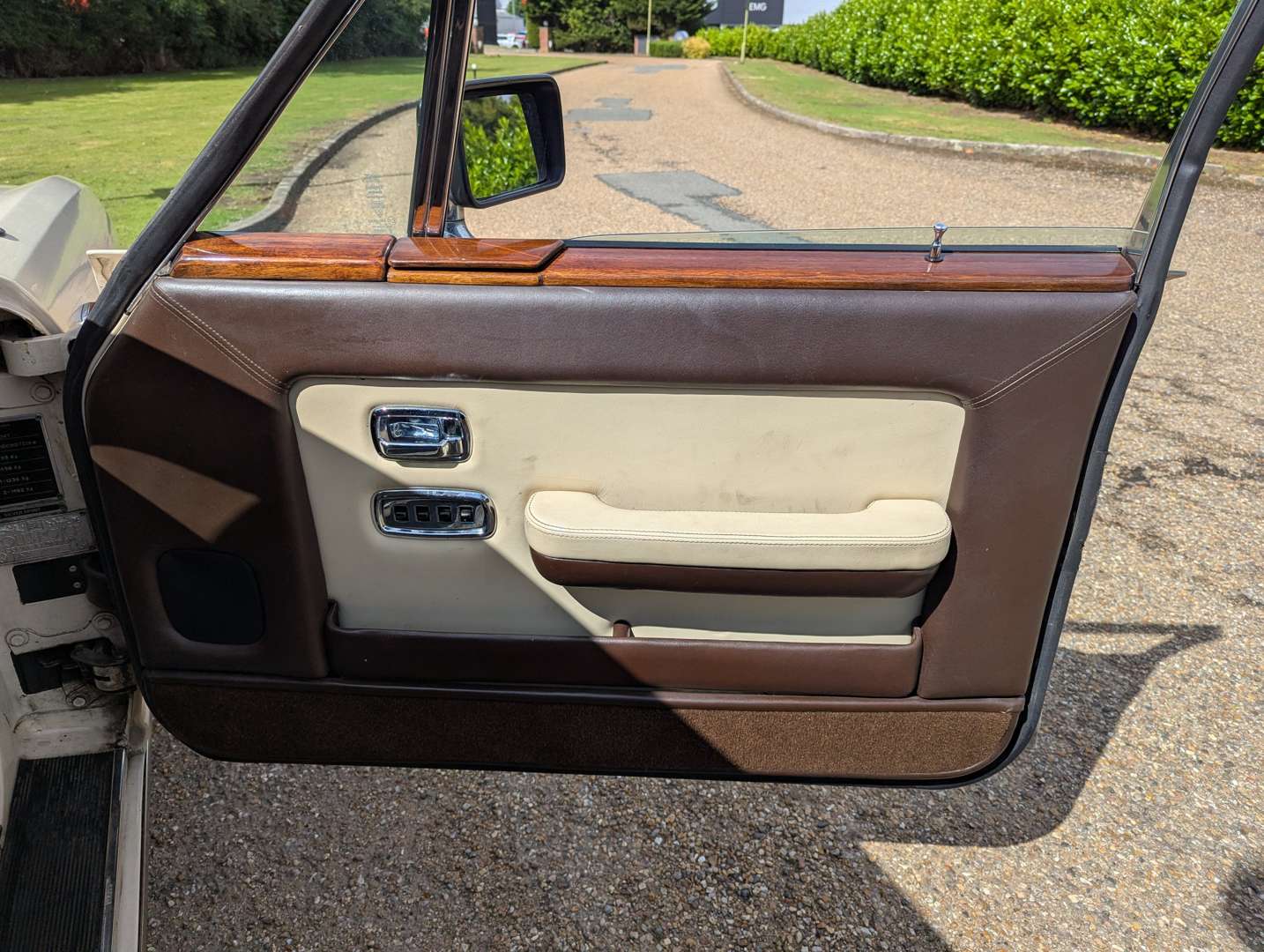 <p>1983 ROLLS ROYCE SILVER SPIRIT</p>