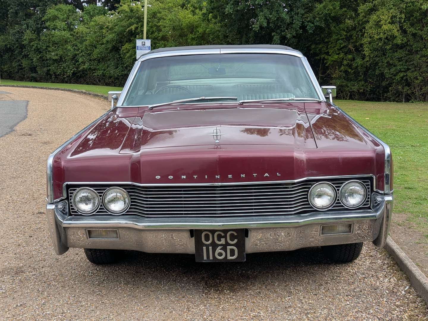 <p>1966 LINCOLN CONTINENTAL</p>