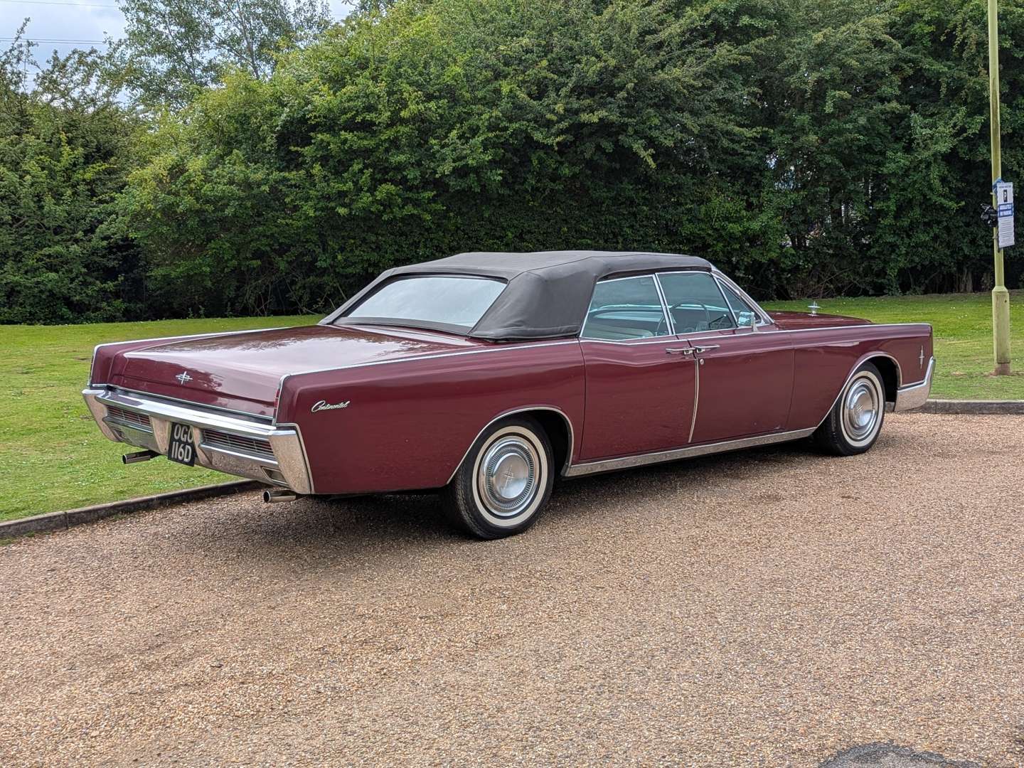 <p>1966 LINCOLN CONTINENTAL</p>