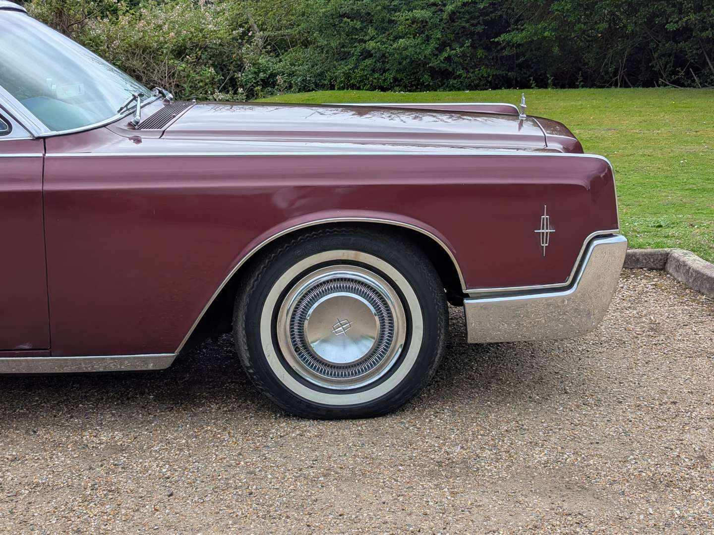 <p>1966 LINCOLN CONTINENTAL</p>