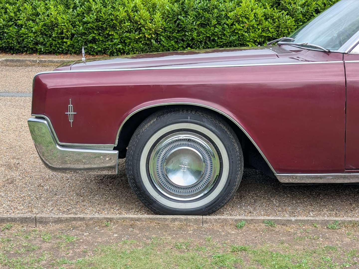 <p>1966 LINCOLN CONTINENTAL</p>