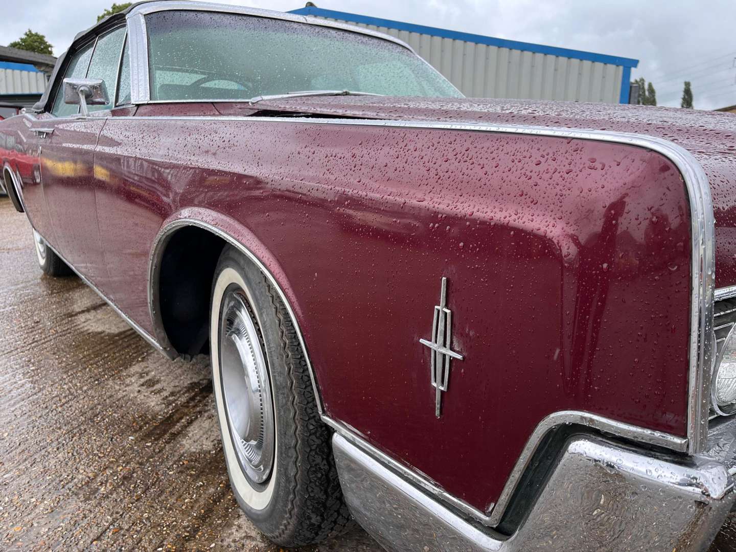 <p>1966 LINCOLN CONTINENTAL LHD</p>