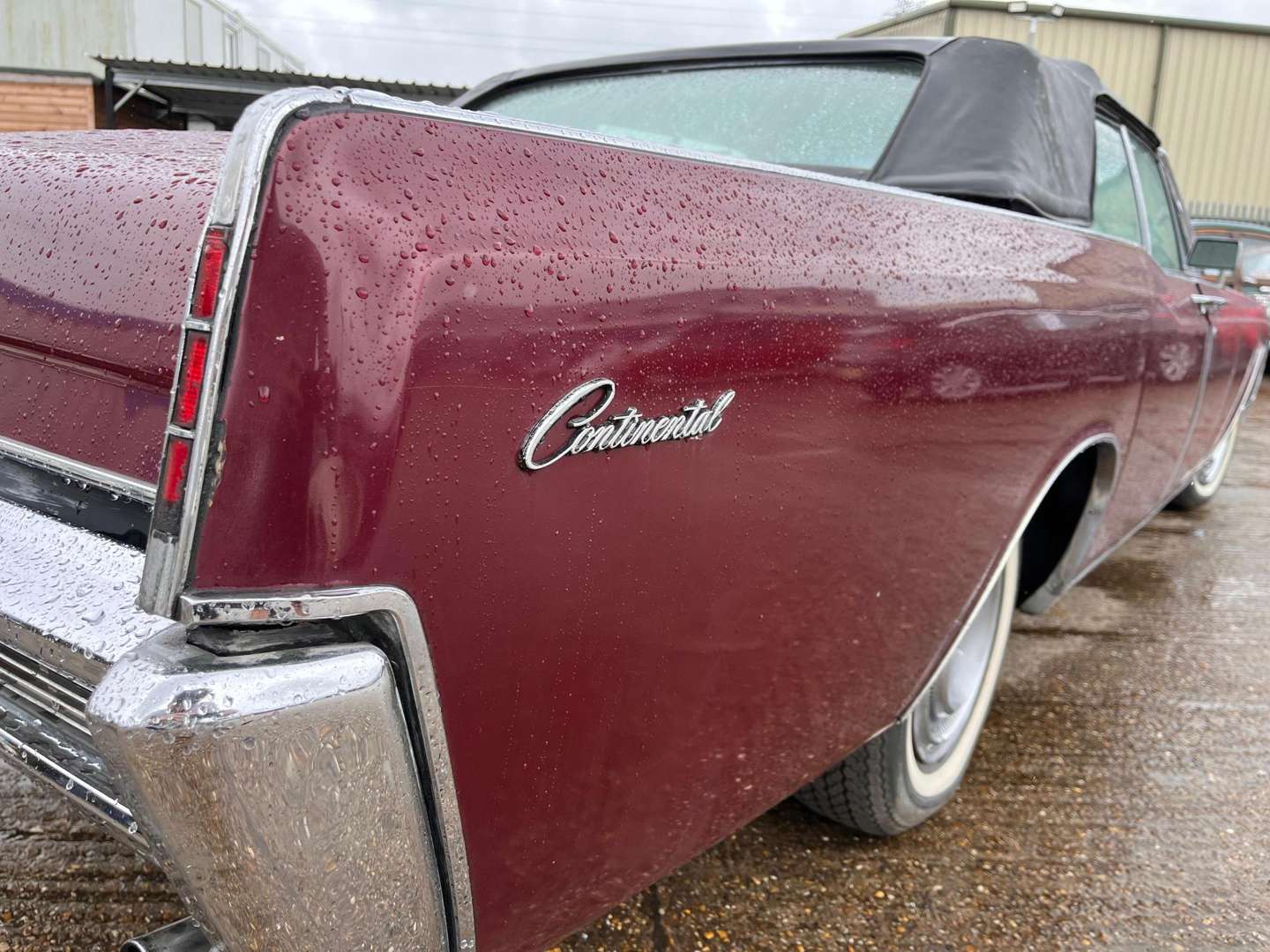 <p>1966 LINCOLN CONTINENTAL LHD</p>