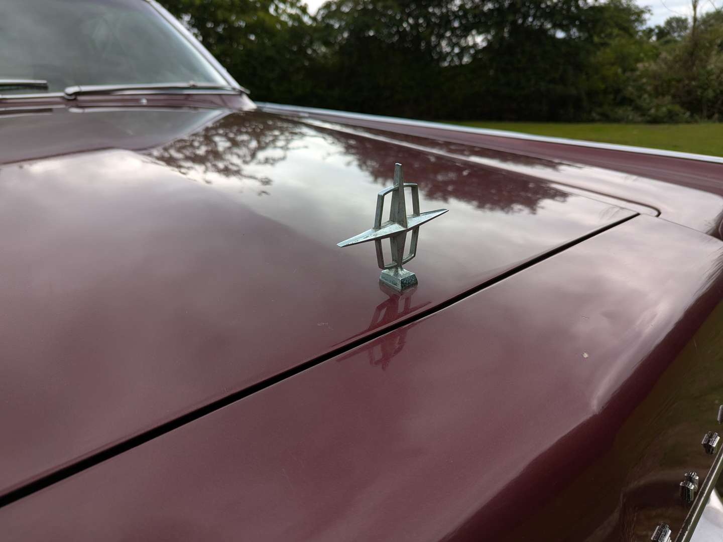 <p>1966 LINCOLN CONTINENTAL</p>