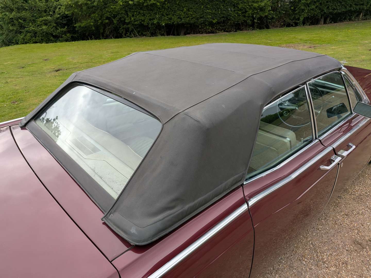 <p>1966 LINCOLN CONTINENTAL</p>