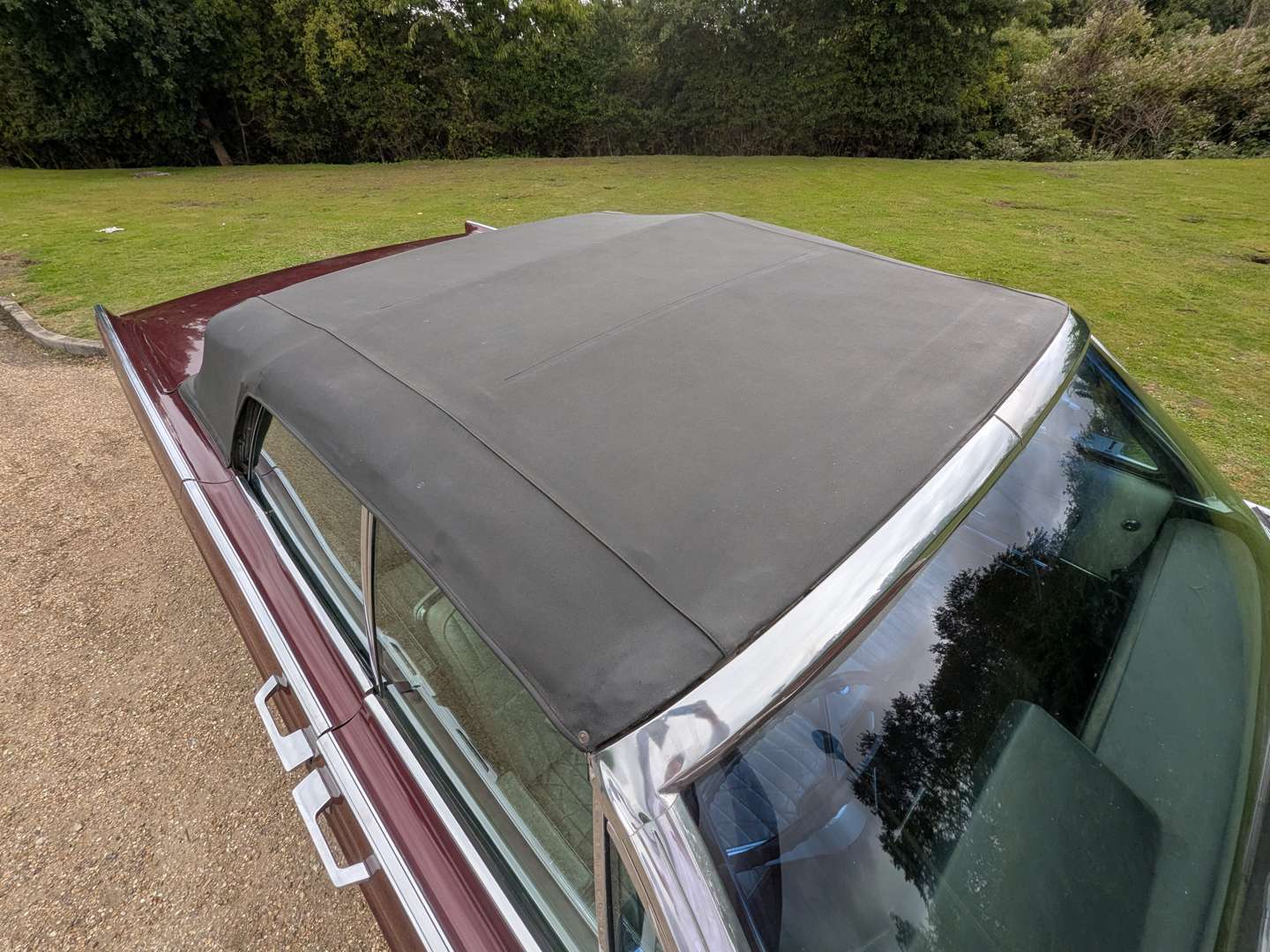 <p>1966 LINCOLN CONTINENTAL</p>