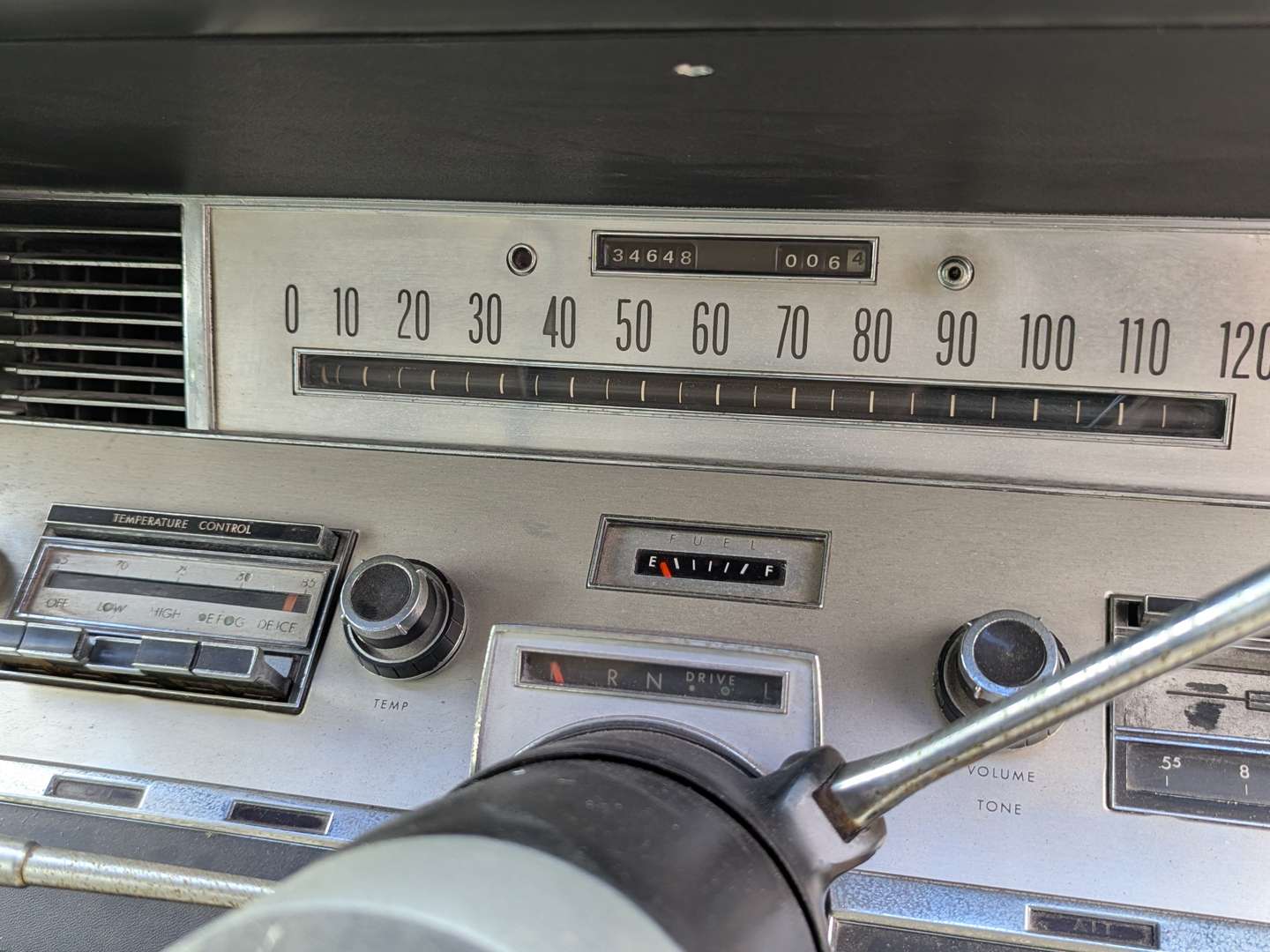 <p>1966 LINCOLN CONTINENTAL</p>