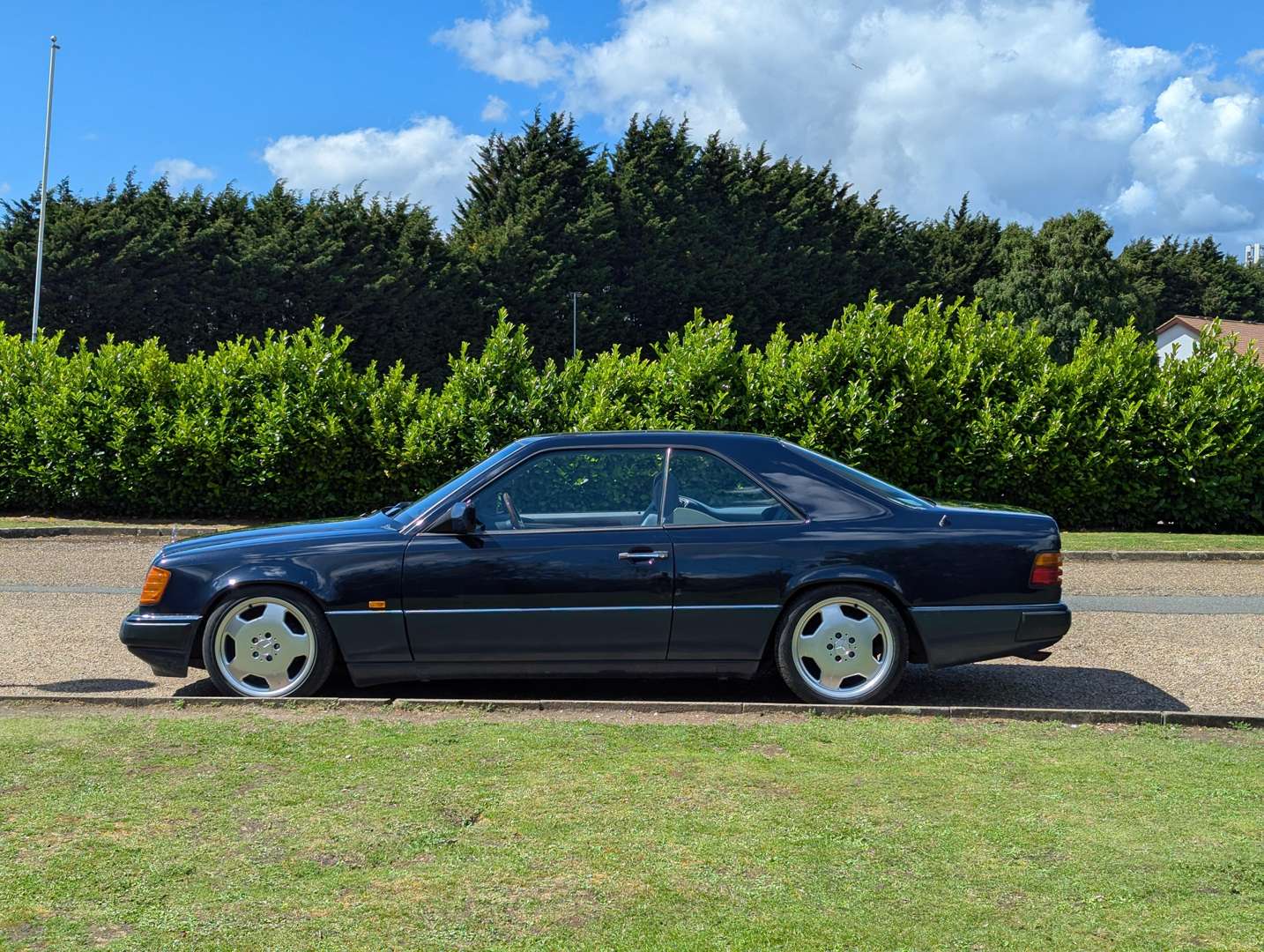 <p>1991 MERCEDES W124 230CE AUTO</p>