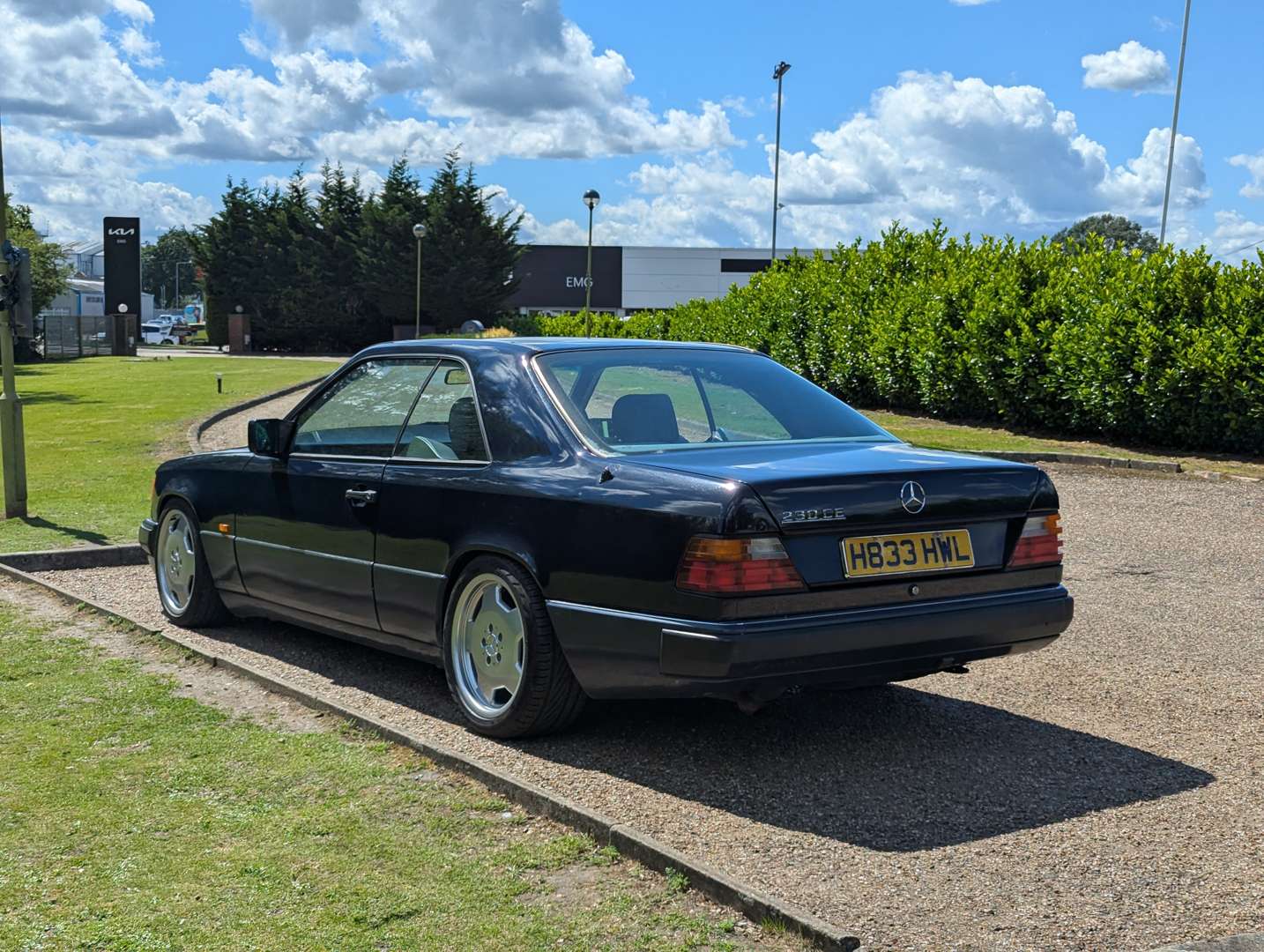 <p>1991 MERCEDES W124 230CE AUTO</p>