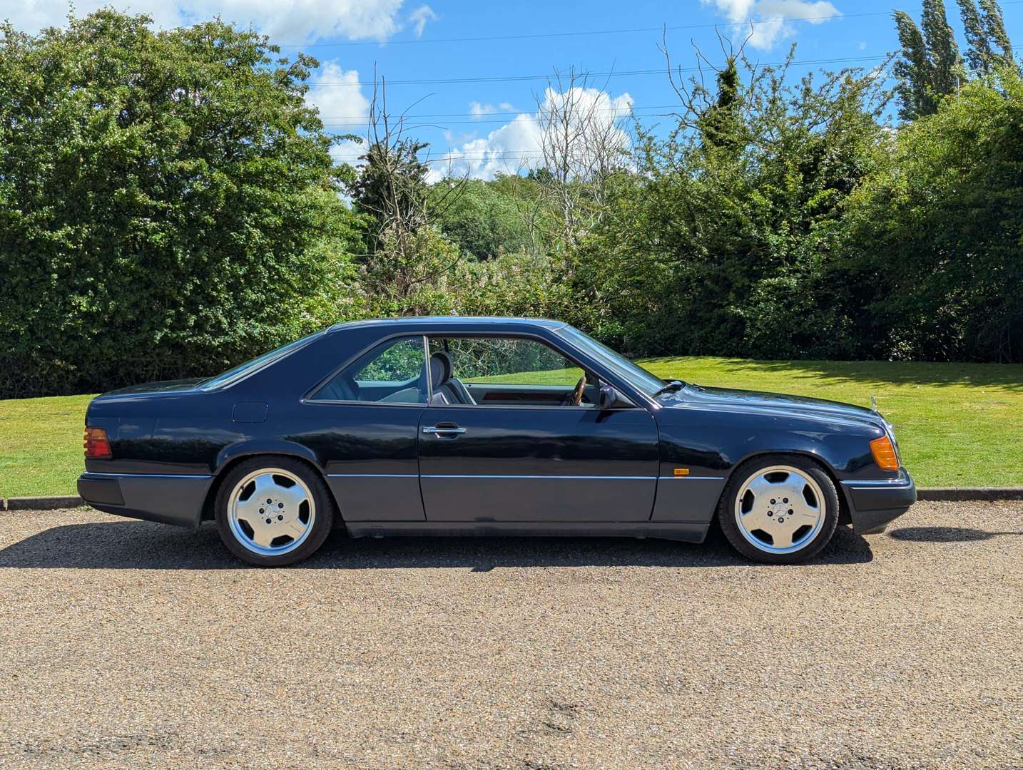 <p>1991 MERCEDES W124 230CE AUTO</p>