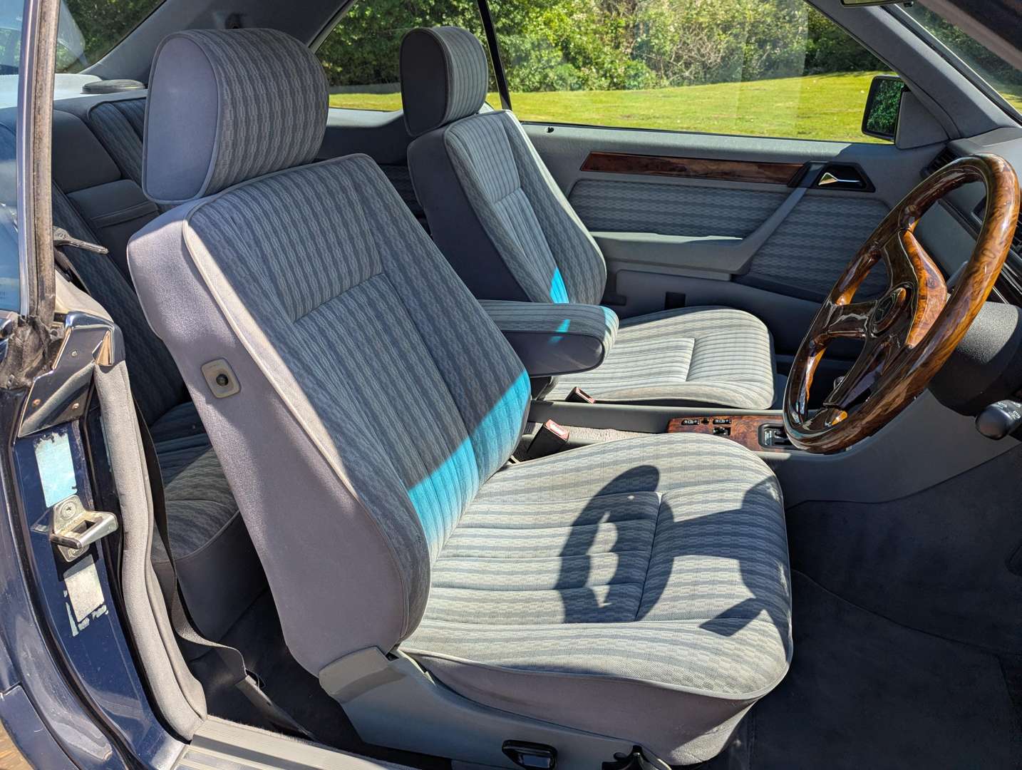 <p>1991 MERCEDES W124 230CE AUTO</p>