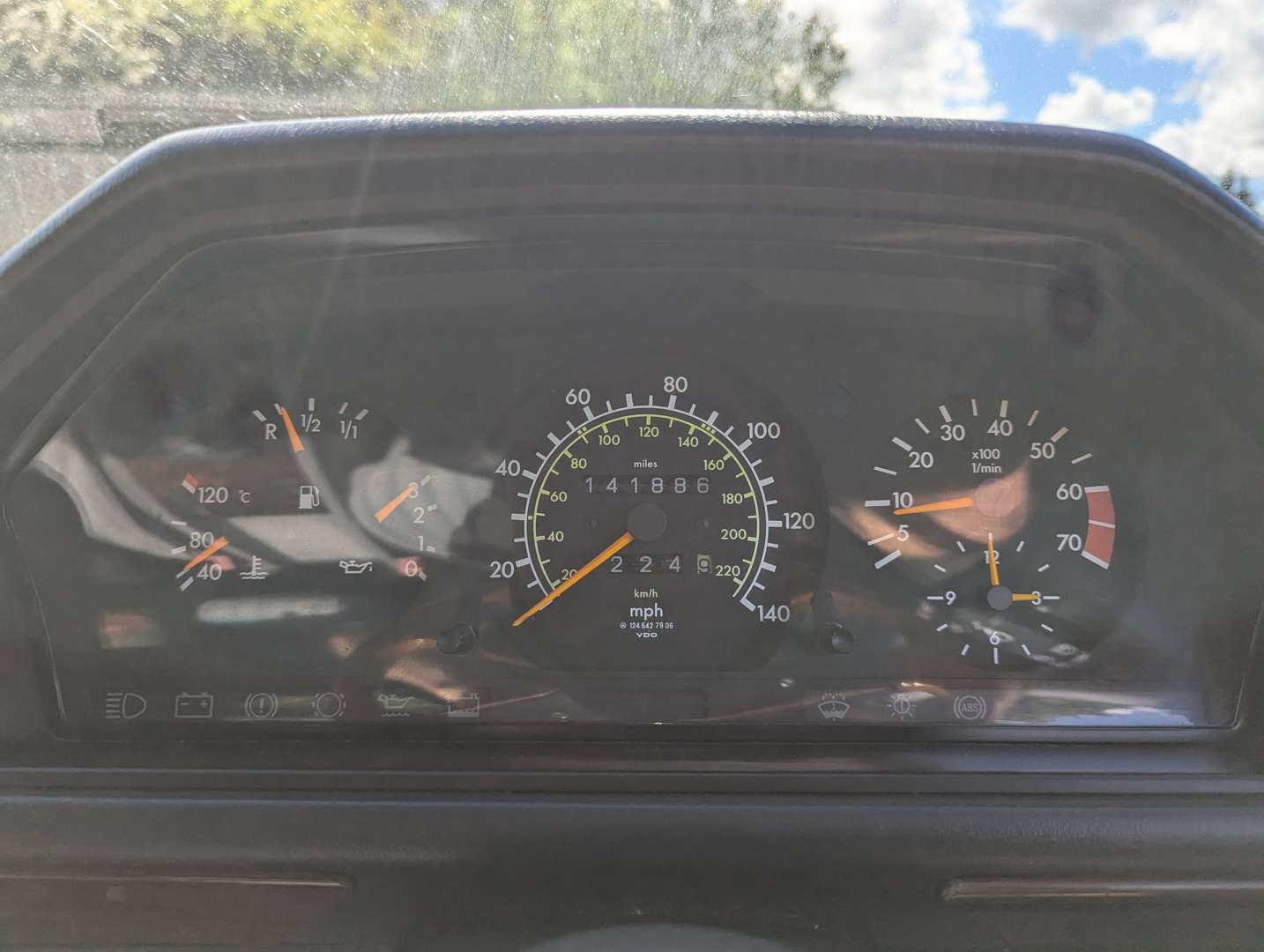<p>1991 MERCEDES W124 230CE AUTO</p>
