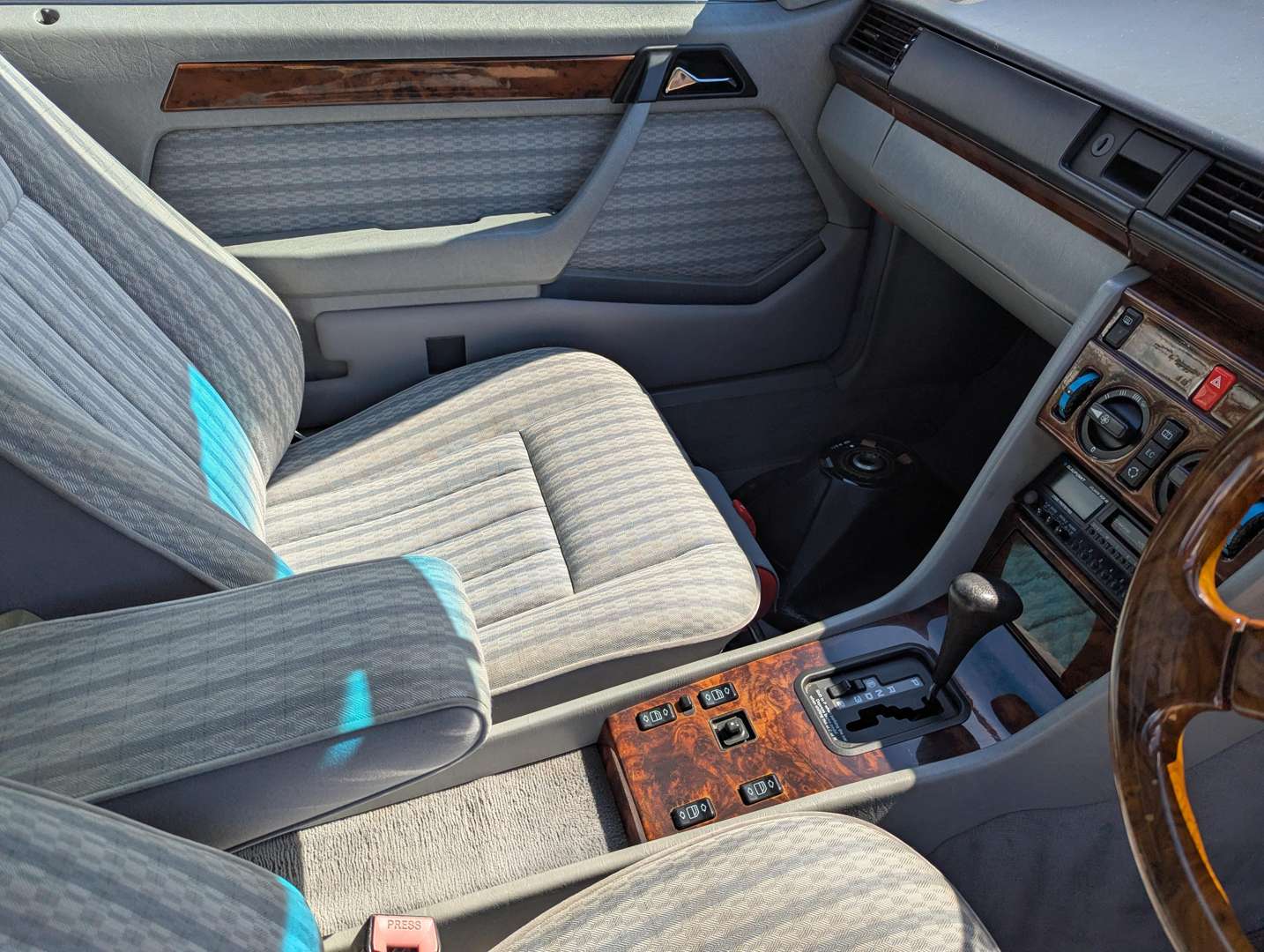 <p>1991 MERCEDES W124 230CE AUTO</p>