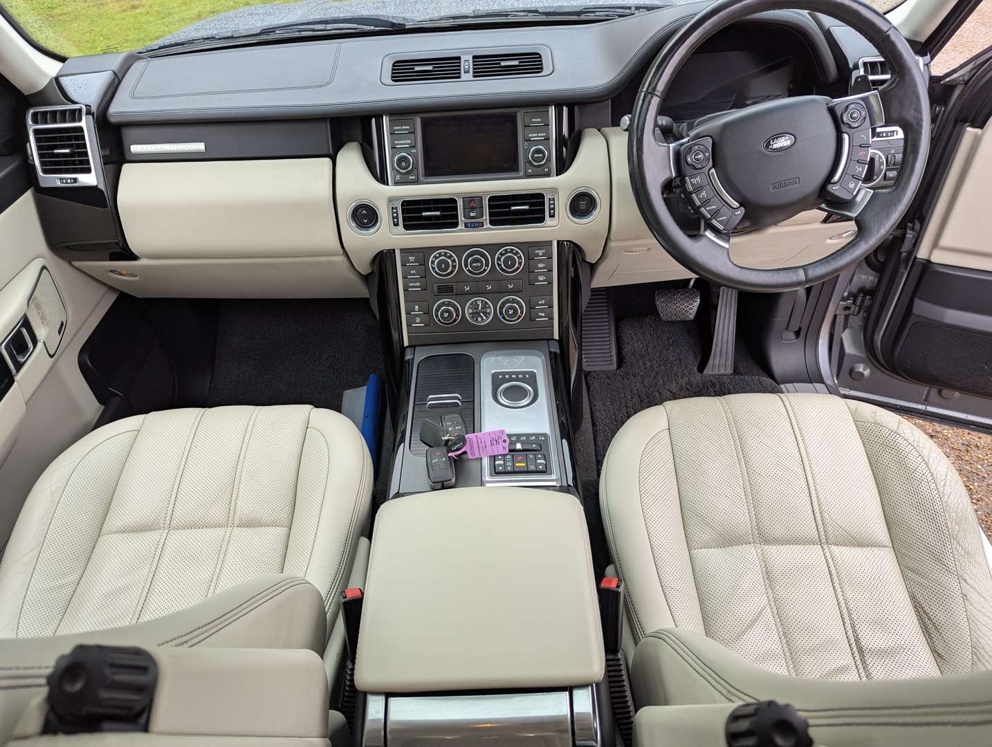 <p>2011 RANGE ROVER VOGUE SE TDV8</p>