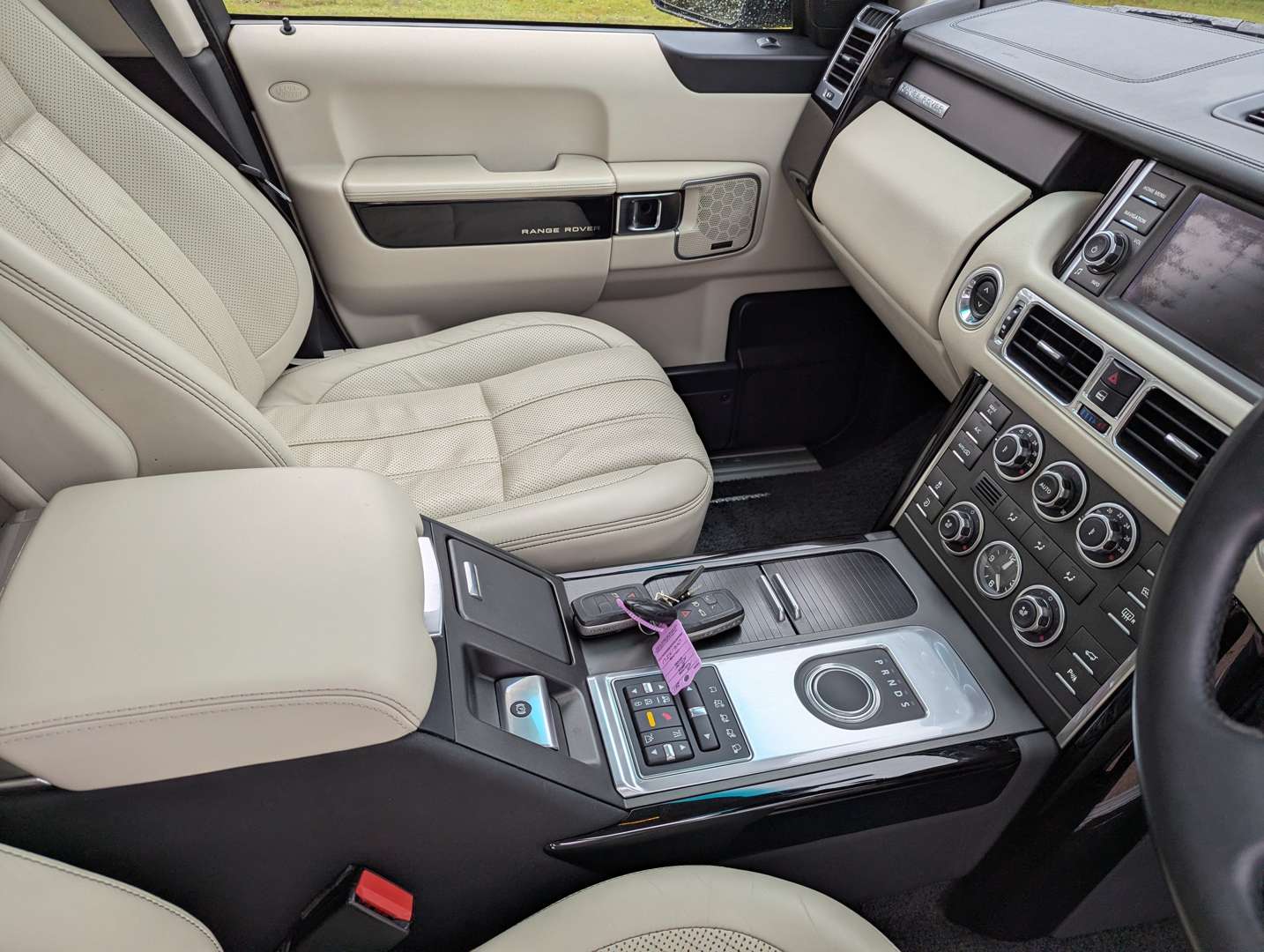 <p>2011 RANGE ROVER VOGUE SE TDV8</p>