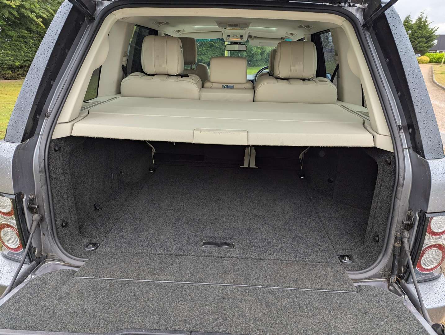 <p>2011 RANGE ROVER VOGUE SE TDV8</p>