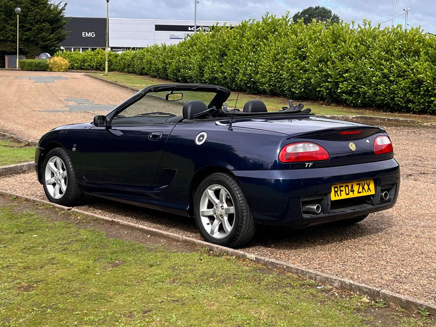 <p>2004 MG TF</p>