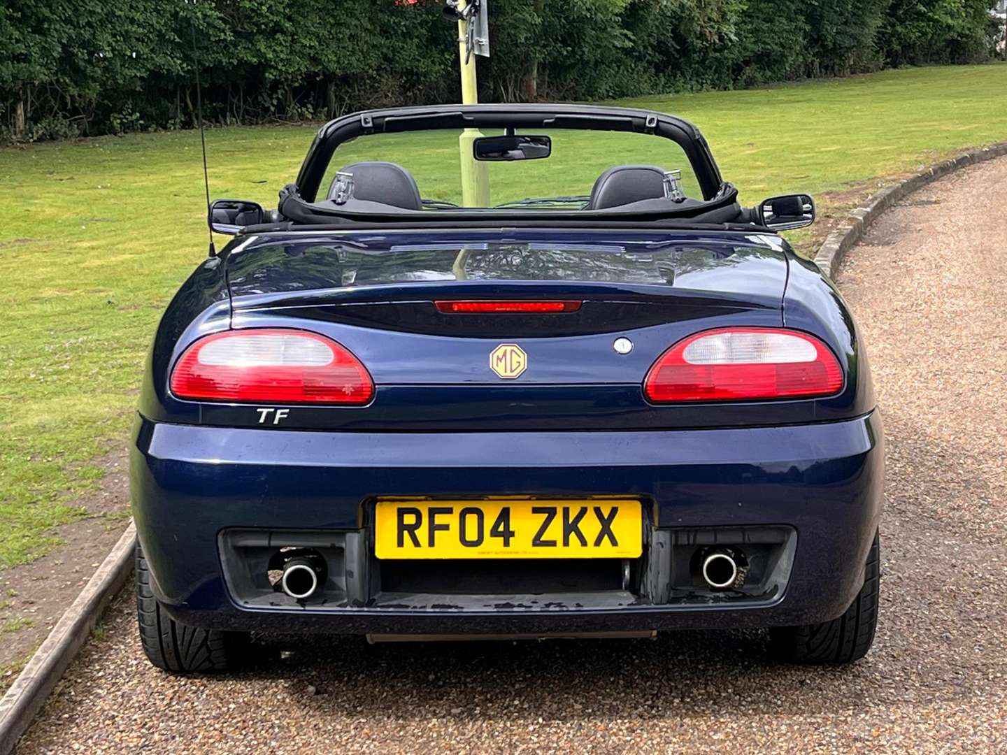 <p>2004 MG TF</p>