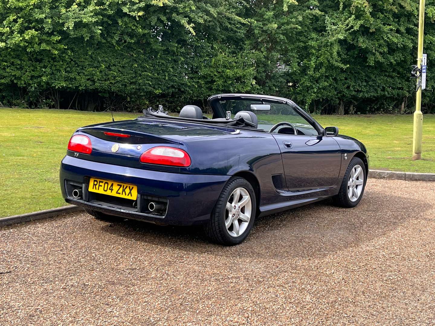 <p>2004 MG TF</p>
