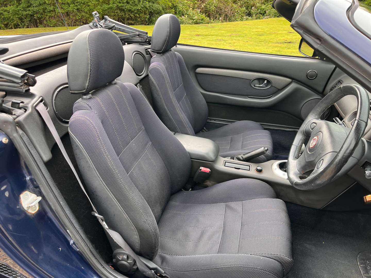 <p>2004 MG TF</p>