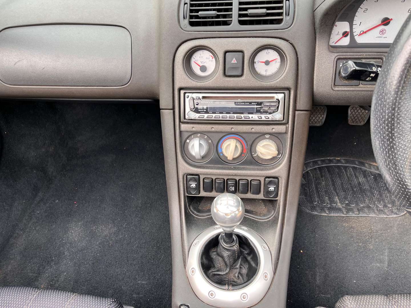 <p>2004 MG TF</p>