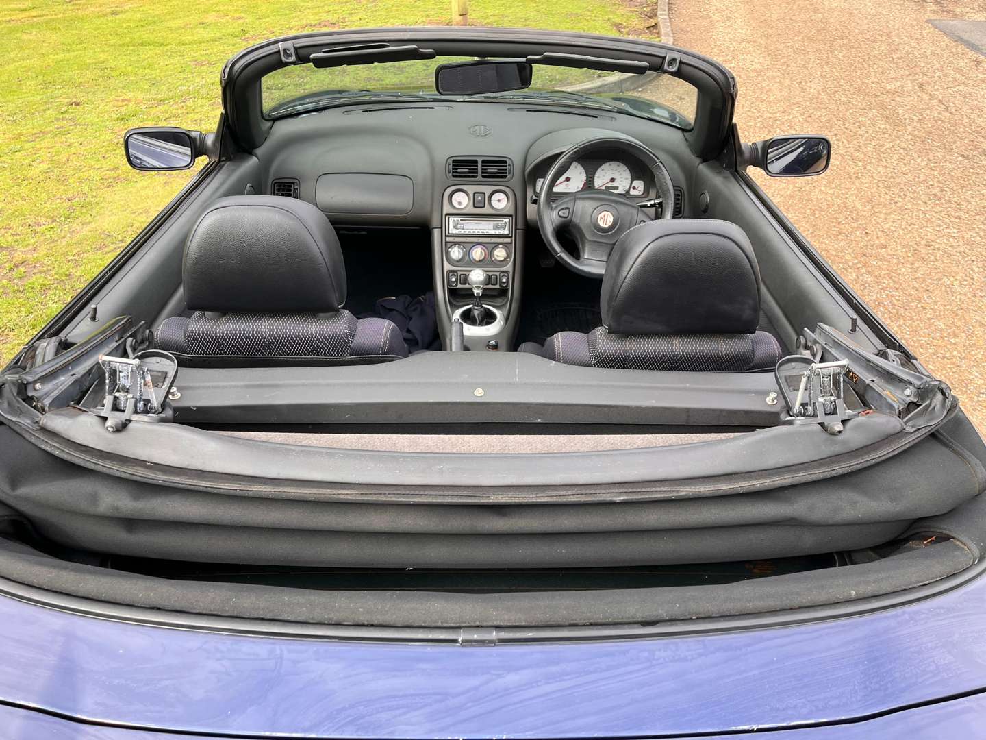 <p>2004 MG TF</p>