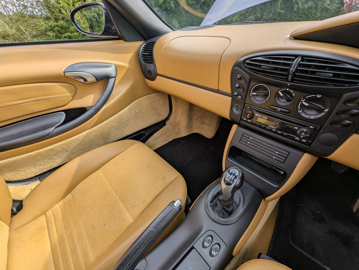 <p>2001 PORSCHE BOXSTER 2.7</p>