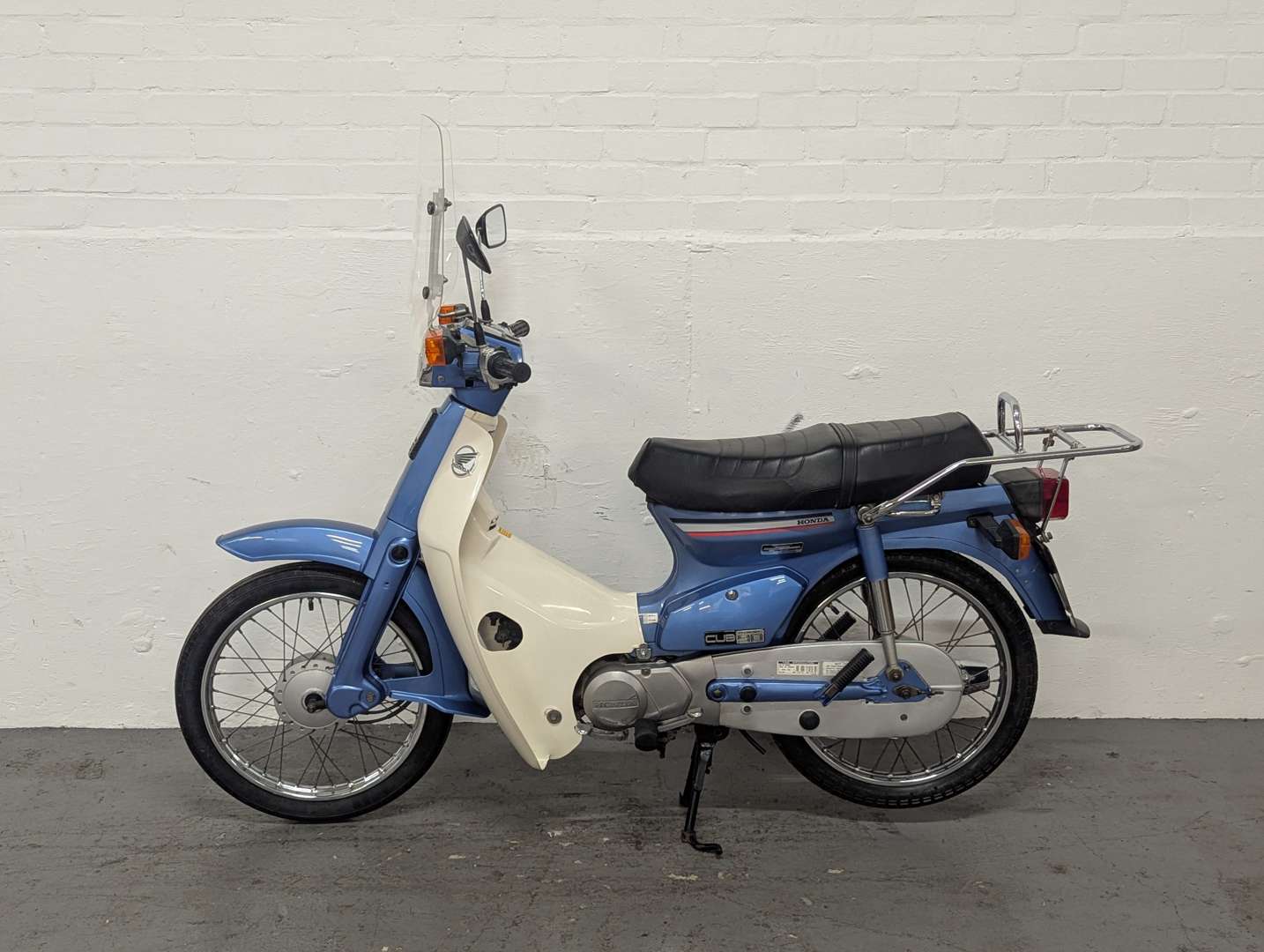 <p>1996 HONDA C90 CUB</p>