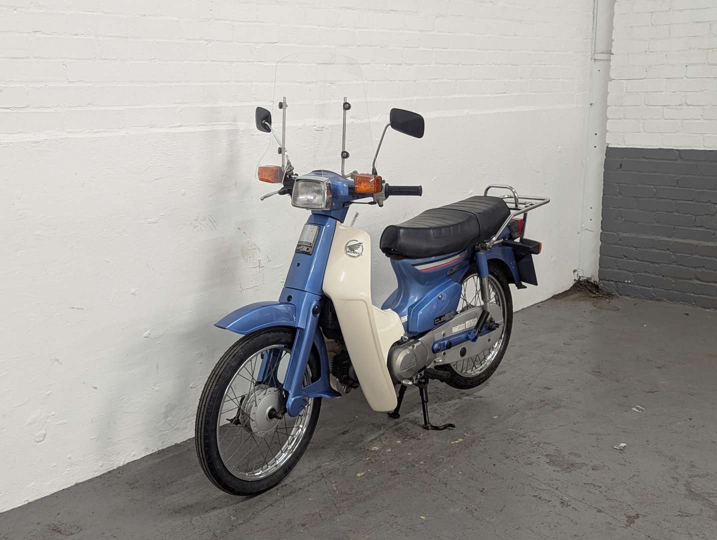 <p>1996 HONDA C90 CUB</p>